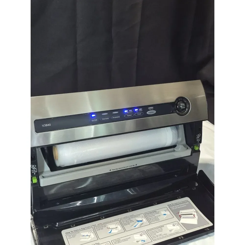FoodSaver V3840 Vacuum Sealer w Bags Stainless, Clean And Ready Works Perfect..